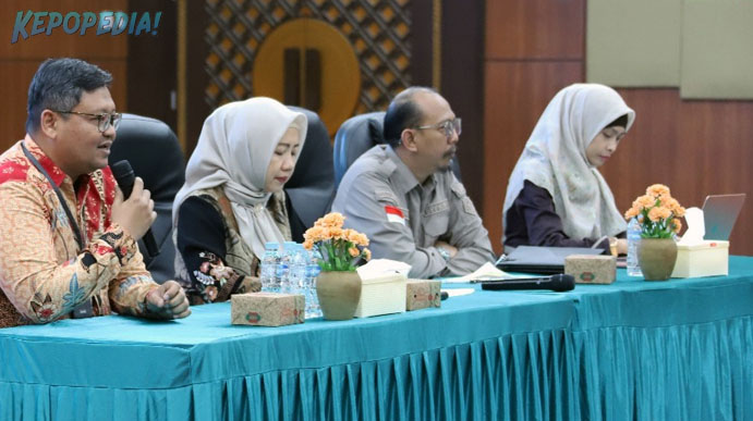 PUSLUH KEMENTAN: Kegiatan koordinasi dlanjutkan diskusi diikuti antusias oleh sejumlah kepala dinas kabupaten dan pejabat terkait di Provinsi Banten pada kegiatan koordinasi dan sosialisasi Inpres No 3/2025 bersama Karo OSDMA Kementan, Nurwahida [ke-2 kiri] didampingi Kakelsi KKP Pusluhtan, Septalina Pradini [kanan] mewakili Kapusluh Tedy Dirhamsyah.