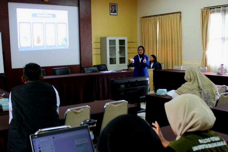 BBPP LEMBANG: Kepala BBPP Lembang, Ajat Jatnika mengatakan PKL menjadi upaya Kementan, untuk mencetak generasi muda pertanian seperti Fakhriyatu Aghyna Mardlotillah, mahasiswi Semester 6 Fakultas MIPA Jurusan Biologi UNY, mengikuti PKL selama tiga bulan di BBPP Lembang.