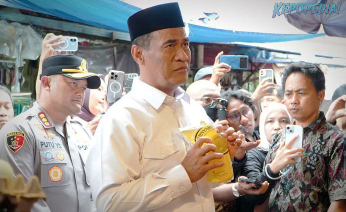 BB PUSTAKA: Dalam sidak tersebut, Mentan Amran Sulaiman menemukan minyak goreng rakyat merek MinyaKita masih dijual di atas Harga Eceran Tertinggi (HET). Produk yang seharusnya dibanderol Rp15.700 per liter ternyata dijual hingga Rp19.000 per liter. 