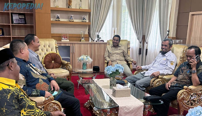 BBPP BATANGKALUKU: Pada audiensi dengan Bupati Andi Abdullah Rahim [tengah], dikatakan oleh Kepala BBPP Batangkaluku, Jamaluddin Al Afgani [kemeja putih] bahwa Program CSR merupakan langkah strategis Kementan memperluas lahan pertanian melalui pembukaan sawah baru yang melibatkan masyarakat dan berbagai pihak.