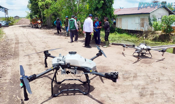 SMKPPN BANJARBARU: Kepala SMKPPN Banjarbaru, Angga Tri Aditia Permana mengatakan kegiatan pelatihan drone pertanian bertujuan mendukung percepatan tanam di lokasi CSR, sebagai langkah konkret mengoptimalkan bantuan Alsintan dari Kementan untuk modernisasi pengelolaan lahan.