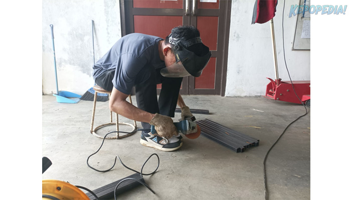 POLBANGTAN BOGOR: Direktur Yoyon Haryanto apresiasi inovasi Wendy Saputra, karena PLTS berbasis RTC berbeda dengan panel statis, yang hanya menangkap sinar matahari dari satu arah, sedangkan sistem yang dikembangkan Wendy Saputra memastikan panel selalu menghadap posisi matahari secara presisi.