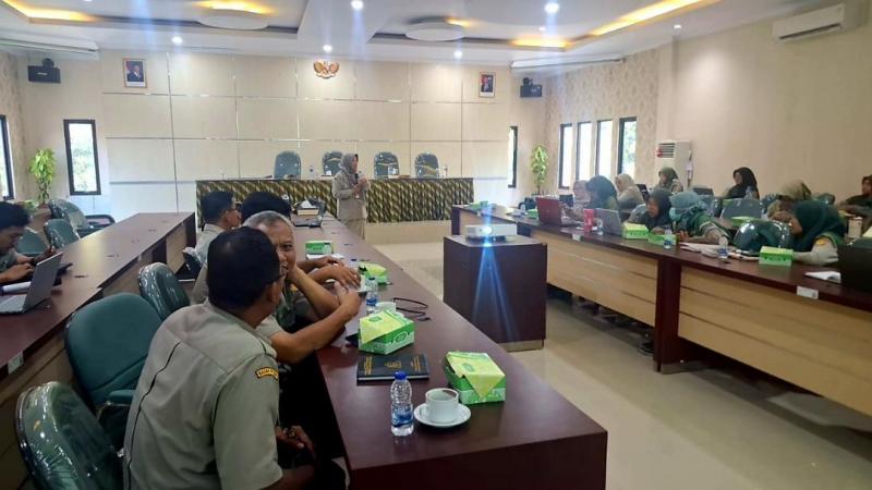 BB PUSTAKA: Kepala BB Pustaka, Eko Nugroho DP diwakili oleh Ketua Tim Kerja Layanan Perpustakaan, Sutarsyah mengingatkan jajaran BRMP Banten bahwa perpustakaan memiliki peran strategis, khususnya meningkatkan kualitas kinerja aparatur pertanian.