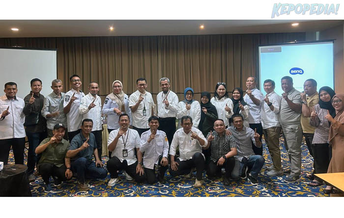 BBPP BATANGKALUKU: Kepala BBPP Batangkaluku, Jamaluddin Al Afgani [tengah] bersama para peserta `Workshop Penyusunan CPCL Bantuan Benih Padi CSR Tahun 2025 (Tahun Anggaran 2026) di Kendari, yang diikuti para pemangku kepentingan yakni dinas pertanian dari seluruh Sultra, penyuluh pertanian dan tim teknis pelaksana CSR.