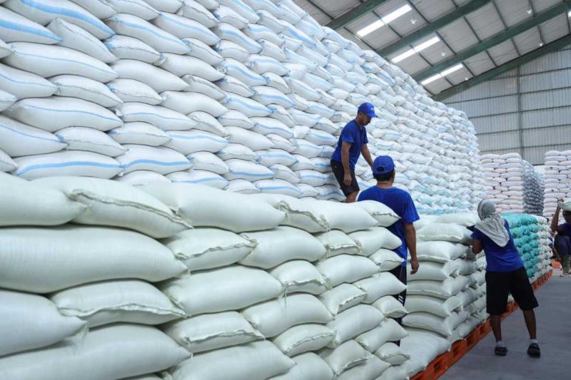 BBPKH CINAGARA: Ketua Pusat Studi SDGs Universitas Muhammadiyah Sidoarjo, Nuning Roadiah menilai dinamika gudang Bulog menunjukkan sistem logistik pangan yang hidup dan bergerak aktif. 