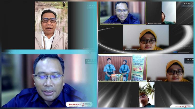 SMKPPN SEMBAWA: Kepala SMKPPN Sembawa, Budi Santoso [kiri bawah] apresiasi kehadiran  Pengamat Meteorologi dan Geofisika BMKG Stasiun Klimatologi Sumsel, Winesty Dewi Nurputri, yang memaparkan bahwa El Nino diprediksi mulai terjadi Mei - Juli 2026 dengan potensi musim kemarau lebih kering di sebagian besar wilayah RI. 