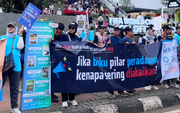 BB PUSTAKA: Kepala BB Pustaka, Eko Nugroho DP diwakili Ketua Kelompok Penerbitan Pertanian, Eni Kustanti mengatakan Kampanye Literasi di Bundaran HI Jakarta, mengusung pesan tentang biasakan baca buku minimal satu jam sehari, membeli buku asli bukan bajakan dan budaya baca sejak dini ini.  
