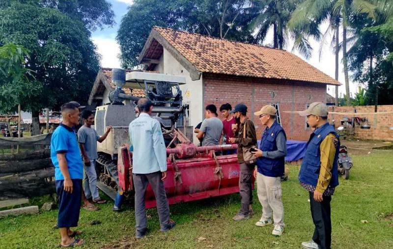 BBPKH Cinagara: Kepala BBPKH Cinagara, Inneke Kusumawaty selaku PJ Brigade Pangan Sumsel mengatakan ketahanan pangan dibangun melalui infrastruktur dan bantuan sarana produksi dan kesiapan SDM yang kompeten, disiplin dan bekerja cepat di lapangan sebagai penggerak utama mendukung percepatan swasembada pangan nasional.
