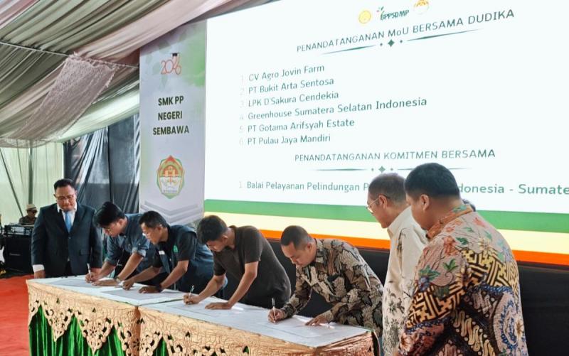 SMKPPN SEMBAWA: Kepala SMKPPN Sembawa, Budi Santoso mengatakan mitra kerjasama antara lain CV Agro Jovinn Farm, CV Pulau Jaya Mandiri Farm, Green House Sumatera Selatan Indonesia, PT Bukit Arta Sentosa, PT Gotama Arifsyah Estate, LPK D’Sakura Cendekia dan BP3MI Sumsel.