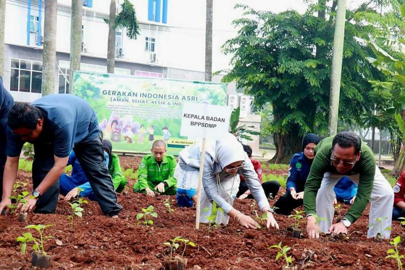 BB PUSTAKA: Kepala BB Pustaka, Eko Nugroho DP pada teleconference dengan Kepala BPPSDMP Kementan, Idha Widi Arsanti yang diwakili oleh Kabag Umum, Revo Agri Muis menjelaskan bahwa seluruh jajaran BB Pustaka siap partisipasi mendukung Gerakan ASRI.