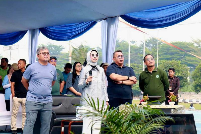 SMKPPN BANJARBARU: Kepala SMK-PP Negeri Banjarbaru, Angga Tri A.P. saat pemaparan bersama Kepala BPPSDMP Kementan, Idha Widi Arsanti via zoom meeting, menjelaskan bahwa sekolah menggelar kegiatan pada beberapa lokasi antara lain kampus, lahan praktik dan outlet Teaching Factory (TeFa).