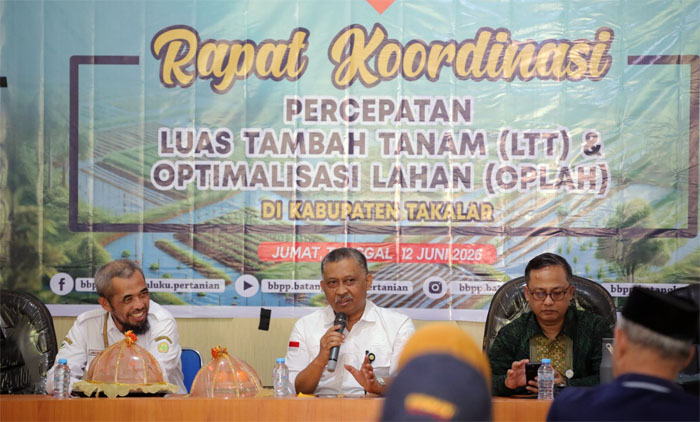 BBPP BATANGKALUKU: PJ Swasembada Pangan Sulsel, Taufiq Ratule didampingi Kepala BBPP Batangkaluku, Jamaluddin Al Afgani selaku PJ Swasembada Pangan Takalar mengingatkan pada petani dan penyuluh Takalar tentang peran vital LTT sebagai langkah strategis menjaga ketersediaan pangan dan ketahanan pangan nasional.