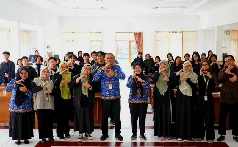 BBPP LEMBANG: Kunjungan edukatif 43 siswa SD dan SMP dari Bimbel SSC Kota Bandung, disambut oleh jajaran manajemen BBPP Lembang dipimpin oleh Widyaiswara Ahli Madya/Ketua Kelompok Penyelenggaraan Pelatihan, Ridwan Wardiana [tengah] mewakili Kepala BBPP Lembang, Ajat Jatnika.
