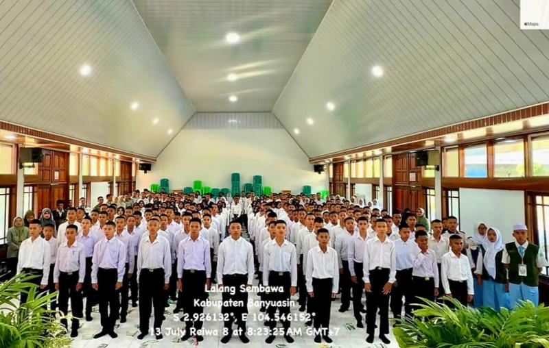 SMKPPN SEMBAWA: Wakil Kepala Sekolah Bidang Kurikulum, Ruhil Fida mewakili Kepala SMKPPN Sembawa, Budi Santoso membuka secara resmi kegiatan Masa Pengenalan Lingkungan Sekolah (MPLS) Tahun Ajaran 2026/2027 di SMKPPN Sembawa yang diikuti 244 siswa baru dari lima program studi unggulan serta dihadiri oleh Pengawas SMK Kabupaten Banyuasin, Belvi Yuliana.