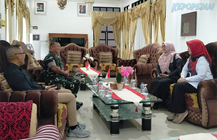 BBPKH CINAGARA: Kepala BBPKH Cinagara, Inneke Kusumawaty [kemeja putih] koordinasi dengan jajaran Pemprov Bengkulu dan Korem 041/Garuda Emas, yang diharapkan pelaksanaan Program CSR di Provinsi Bengkulu dapat berlangsung lebih optimal, sehingga mampu mendukung peningkatan produksi padi.