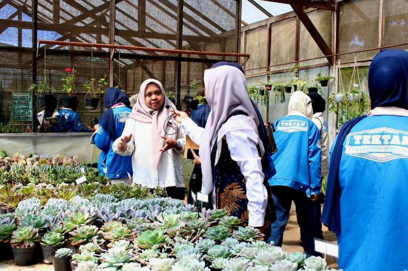BBPP LEMBANG: Plt Kepala BBPP Lembang, Adi Destriadi Sutisna mengatakan `Kunjungan Orientasi` mahasiswa/i Universitas Lampung (Unlam) memberi pengalaman belajar yang bermakna, memperluas wawasan sekaligus menginspirasi mahasiswa untuk terus mengembangkan kompetensi dan inovasi bagi kemajuan pertanian Indonesia.