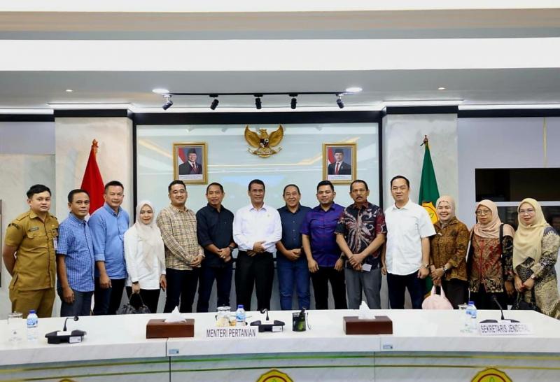 BBPP BATANGKALUKU: Ketua Komisi II DPRD Kabupaten Bone, A. Muh. Idris Rahman mengatakan, selama menjadi anggota DPRD, baru kali ini dirinya melihat perubahan yang sangat signifikan terhadap kesejahteraan masyarakat yang ditopang oleh sektor pertanian.