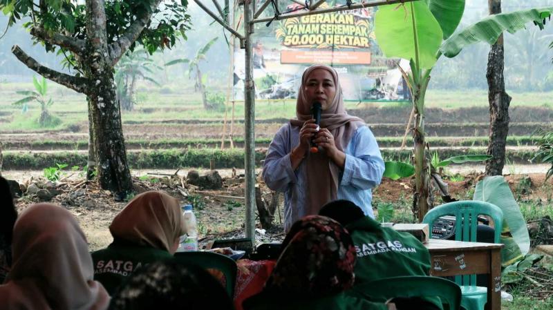 BB PUSTAKA: Plt Kepala BB Pustaka, Inneke Kusumawaty apresiasi kolaborasi pemerintah pusat dan daerah beserta penyuluh, Brigade Pangan dan petani menjadi salah satu kunci agar target tanam dapat tercapai secara efektif dan berkelanjutan, yang menunjukkan kuatnya sinergi mendorong percepatan tanam di tingkat lapangan.