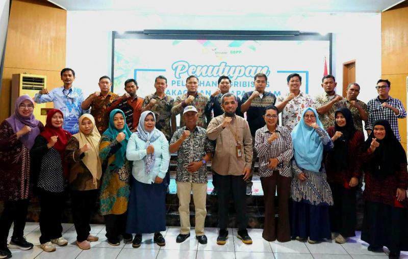 BBPP BATANGKALUKU: Kepala BBPP Batangkaluku, Jamaluddin Al Afgani [ke-5 kanan] bersama sebagian dari 36 penyuluh dari sejumlah kabupaten di Sulsel beserta widyaiswara dan tenaga teknis yang mendampingi pelatihan bagi keberhasilan hilirisasi, harus dimulai dari penguatan sektor hulu, terutama penyediaan benih unggul kakao dan kelapa dalam berkualitas dan berkelanjutan.