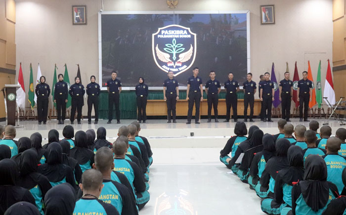 POLBANGTAN BOGOR: Direktur Yoyon Haryanto mengatakan Mabidama menjadi momentum menyatukan mahasiswa baru dari dua kampus, Cibalagung dan Cinagara. Dinamika kelompok dan berbagai penugasan bersama, mahasiswa didorong membangun komunikasi, solidaritas, kepedulian dan rasa kekeluargaan tanpa membedakan asal kampus.