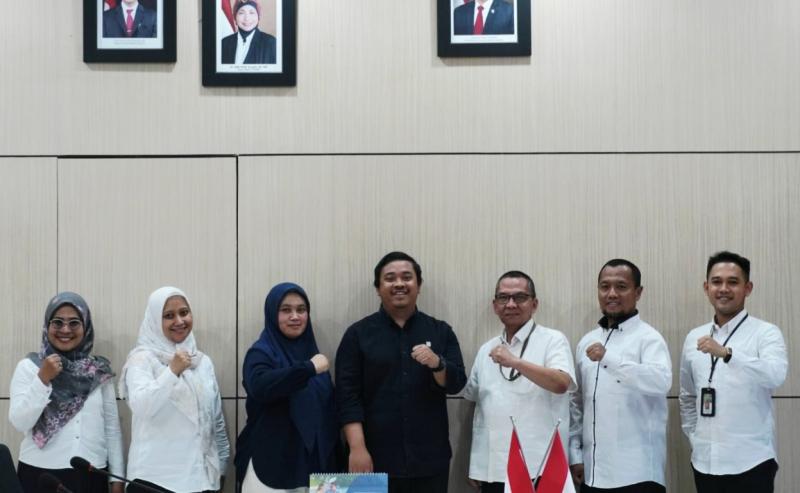 BBPP LEMBANG: Kepala BBPP Lembang, Ahmad Dedy Syathori diwakili Ketua Kelompok Program dan Evaluasi, Aris Hanafiah dan Katimker Program dan Kerja Sama, Yanissa NK menerima dua peserta `Magang Kultur Jaringan Komoditas Kentang`  dari Amanah Farm, Pangalengan, Kabupaten Bandung yang mengikuti magang selama tiga hari di BBPP Lembang.