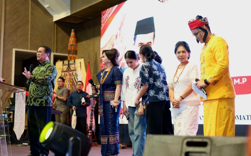 BBPP BATANGKALUKU: Mentan Amran Sulaiman [tengah] menegaskan, pengembangan pertanian daerah perlu bertumpu pada potensi lokal dan keterlibatan masyarakat yang dikemukakan pada Mubes PMTI, yang memilih kembali Mayjen TNI (Purn) Yulius Selvanus sebagai Ketua Umum PMTI 2026 - 2031.