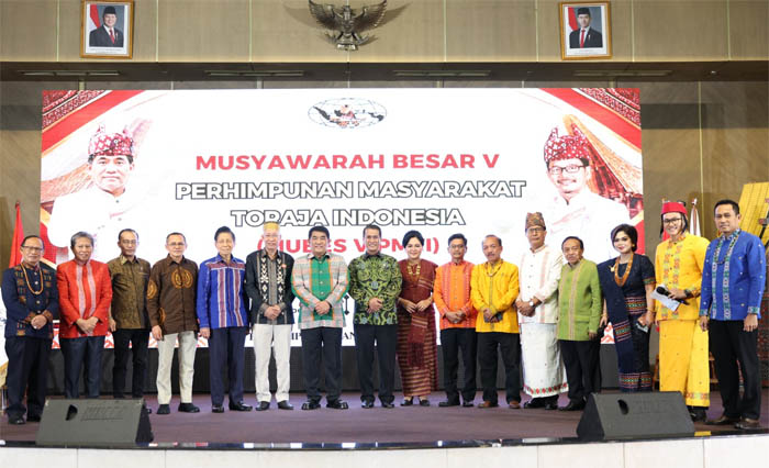 SMKPPN SEMBAWA: Mentan Amran Sulaiman [tengah] menegaskan, pengembangan pertanian daerah perlu bertumpu pada potensi lokal dan keterlibatan masyarakat yang dikemukakan pada Mubes PMTI, yang memilih kembali Mayjen TNI (Purn) Yulius Selvanus sebagai Ketua Umum PMTI 2026 - 2031.