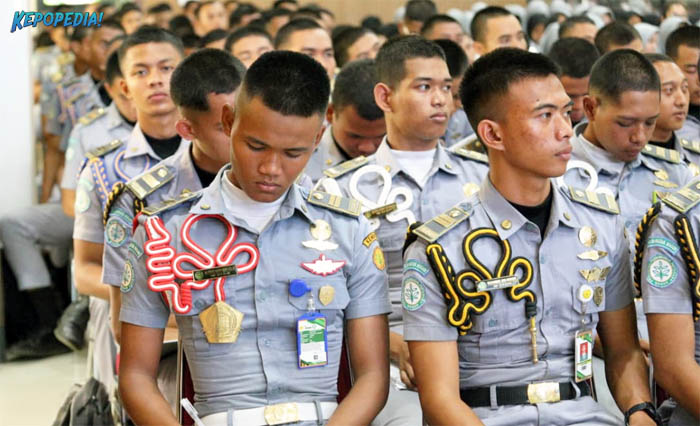 POLBANGTAN BOGOR: Direktur Polbangtan Bogor, Yoyon Haryanto berharap Kuliah Umum dari Anggota Komisi IV DPR RI, Endang Setyawati Thohari mendorong mahasiswa pertanian semakin memahami keterkaitan kebijakan pangan, pembangunan pertanian dan peran strategis generasi muda.  Pengetahuan diharapkan menjadi landasan bagi mahasiswa mengembangkan kepemimpinan dan meningkatkan kepedulian terhadap persoalan pangan.