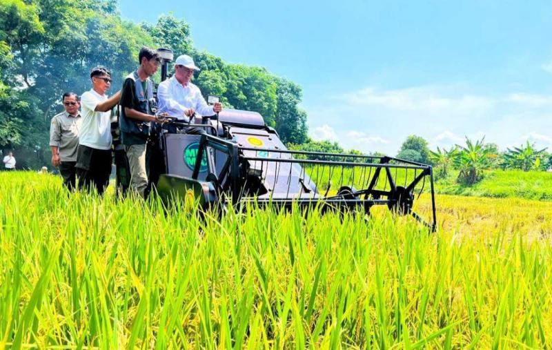 BBPP LEMBANG: Penguatan dukungan produksi berjalan seiring dengan peningkatan produksi sejumlah komoditas strategis. Berdasarkan angka tetap BPS, produksi beras Indonesia pada 2025 mencapai 34,69 juta ton, meningkat 13,29 persen dibandingkan 2024 yang sebesar 30,62 juta ton.